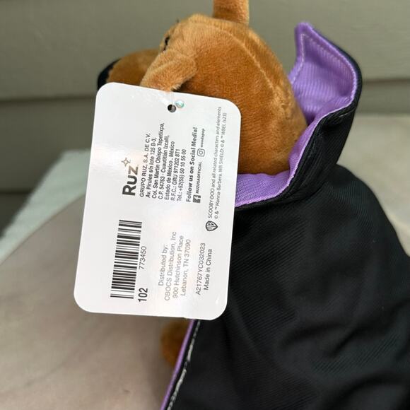 Scooby Doo Vampire Halloween 8" Plush Stuffed Dog in Black Purple Cape Raz NEW - Picture 8 of 14